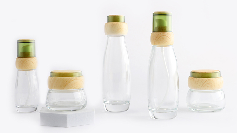 Wholesale cosmetic glass bottle set 