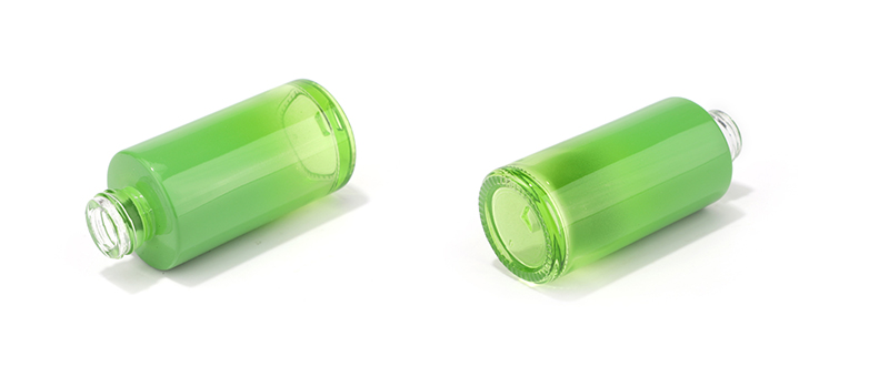 Бутылка сыворотки из зеленого стекла с градиентом