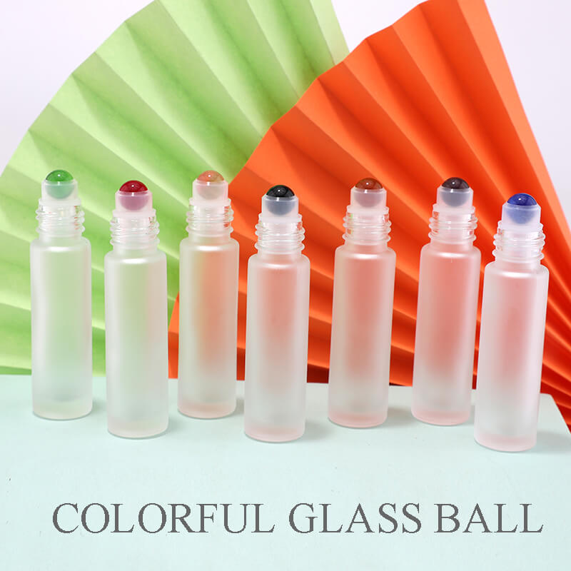 Стеклянная бутылка с разноцветным стеклянным шаром