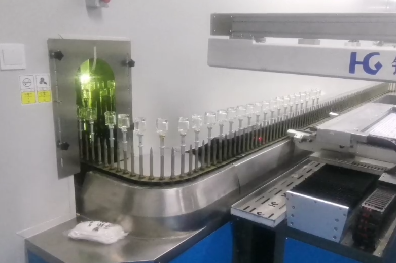 Процесс производства стеклянных бутылок для средств по уходу за кожей