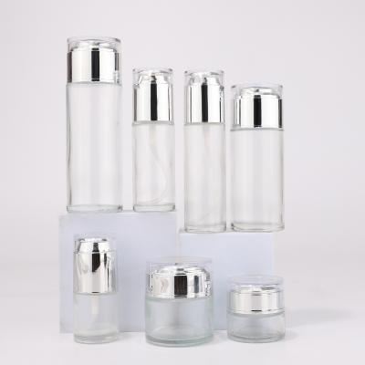 набор белых косметических стеклянных бутылок с насосом для косметической упаковки
